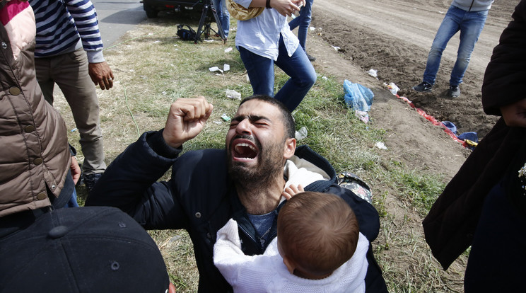 Több száz menekült tört ki Röszkénél