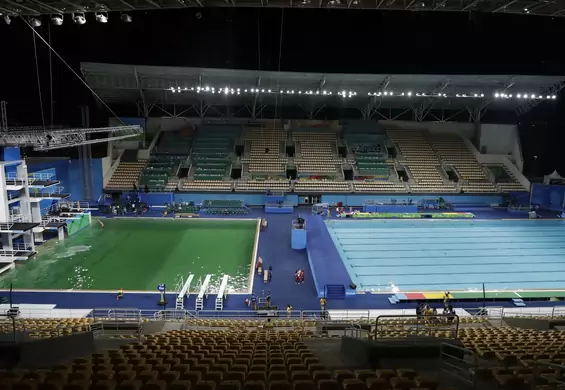 Dlaczego woda w olimpijskim basenie zmieniła kolor na zielony?
