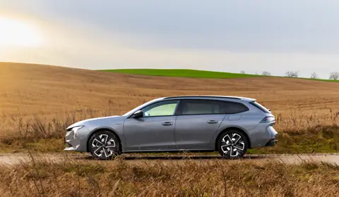 Peugeot 508 SW to piękne rodzinne kombi. W sam raz dla nowoczesnej rodziny