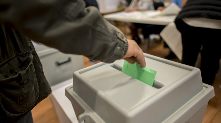 A jászberényi megismételt választáson a Jobbikos ellenzéki jelölt, Budai Lóránt győzött /Fotó: MTI/Sóki Tamás