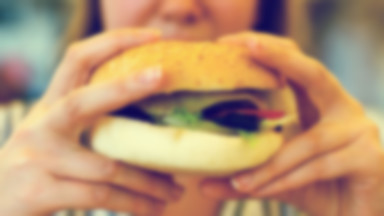 Co się dzieje ze śmieciowym burgerem, który właśnie trafił do żołądka? Więcej go nie zjesz