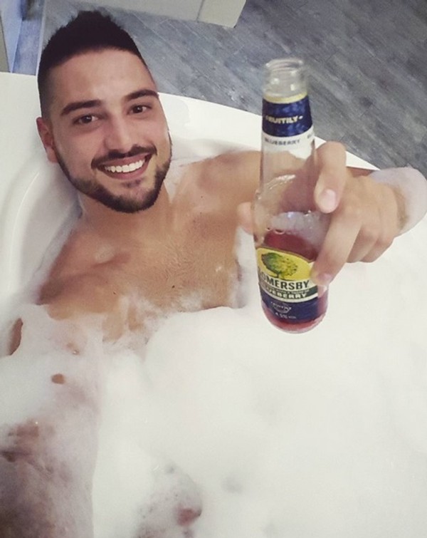 Perućica se brčka u đakuziju u svom stanu