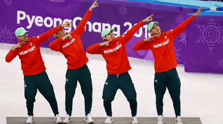 Burján (balról), Knoch,
Liu Shaoang és Liu Shaolin így is ünnepelte az olimpiai aranyat – ezzel tettek
eleget Bolt felkérésének /Fotó: Getty Images
