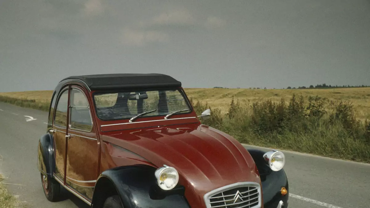 Citroen 2CV: cztery koła pod parasolką