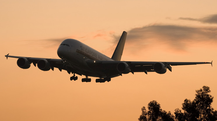 Több, mint 17 órát volt folyamatosan a levegőben az Airbus A380-as. /Fotó: Northfoto