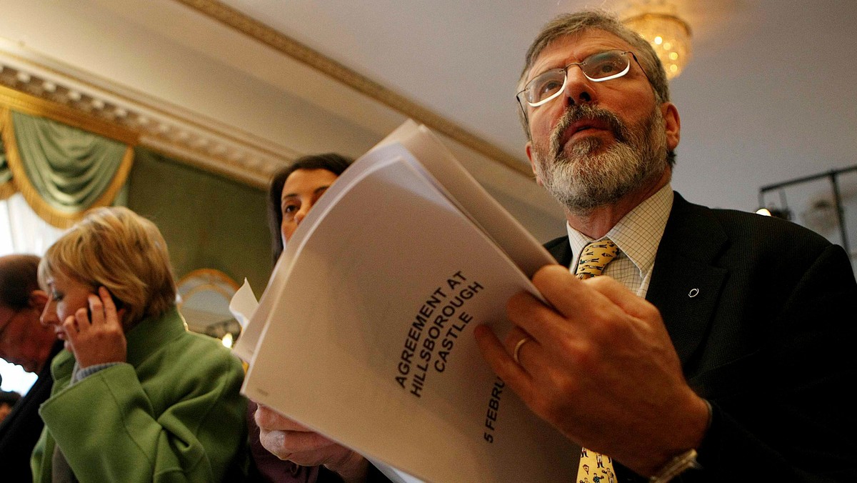 Gerry Adams, przywódca partii Sinn Fein, wiodący irlandzki nacjonalista w należącej do Wielkiej Brytanii Irlandii Północnej, zamierza ubiegać się o miejsce w parlamencie Irlandii.