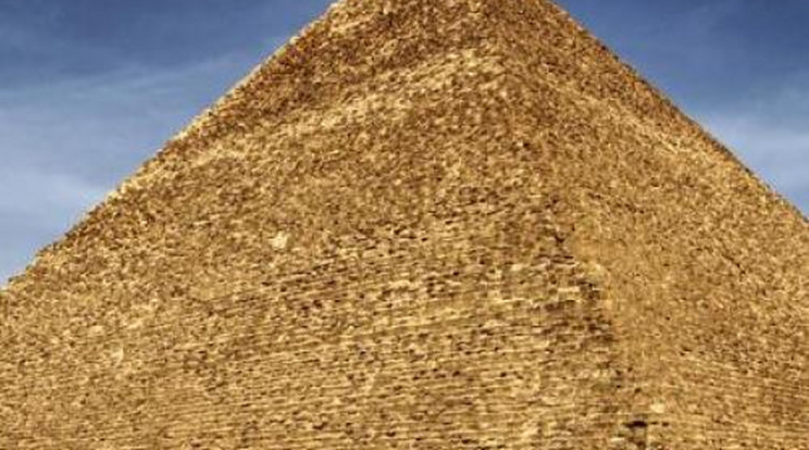 Titkos alagút melegíti Kheopsz piramisát?