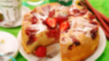 Pyszne domowe ciasto drożdżowe z truskawkami - świetny przepis