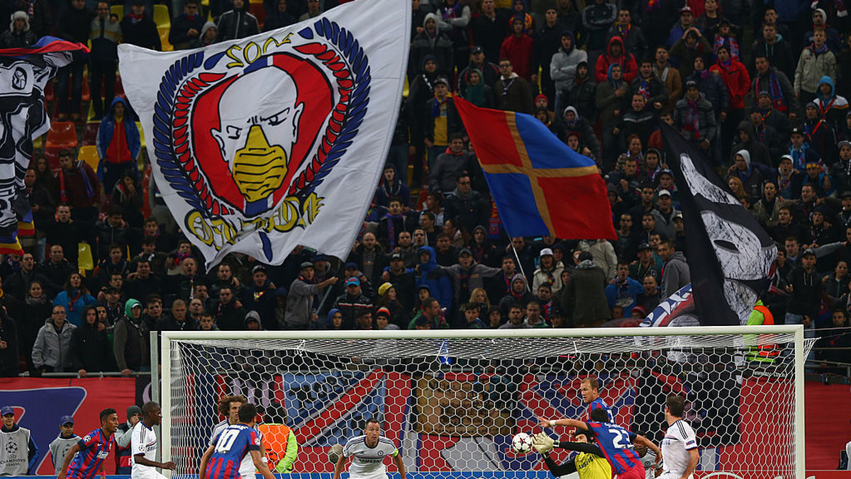 Do paradoksalnej sytuacji doszło w Rumunii. Tamtejszy związek piłkarski pozwał właścicieli klubu Steaua Bukareszt do sądu, uznając, że nie mają praw do nazwy zespołu, która należy do armii. Co więcej, sąd przyznał im rację.
