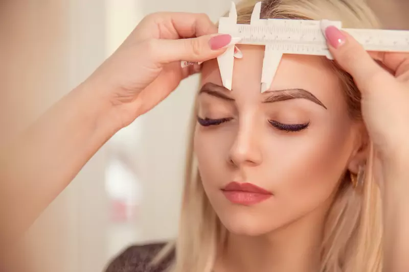 Microblading brwi / HbrH / GettyImages 