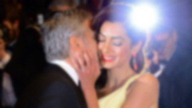 Zakochani Amal i George Clooney na czerwonym dywanie w Cannes