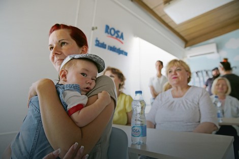 Coca-Cola je osnovala i "Rosa" škole roditeljstva koje pomažu bebama i roditeljima