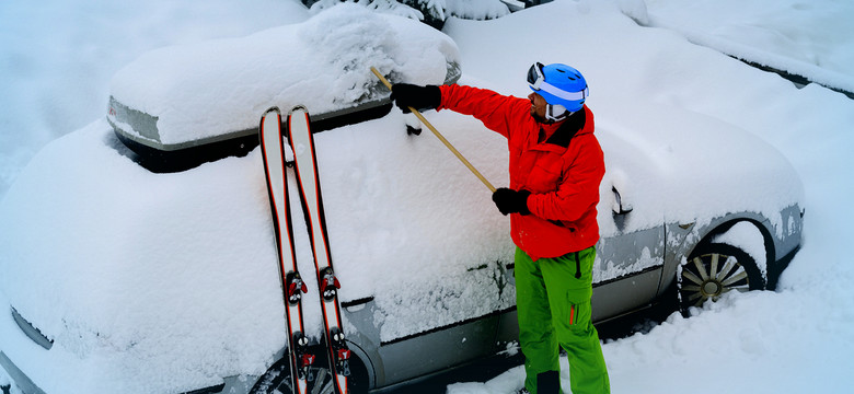 Gdzie pojeździć na nartach po pracy — poradnik dla zapracowanych