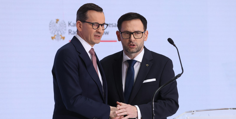 "Stan Wyjątkowy". Obajtek zwiał za granicę. Politycy PiS inwigilowani Pegasusem. Morawiecki chce być prezydentem