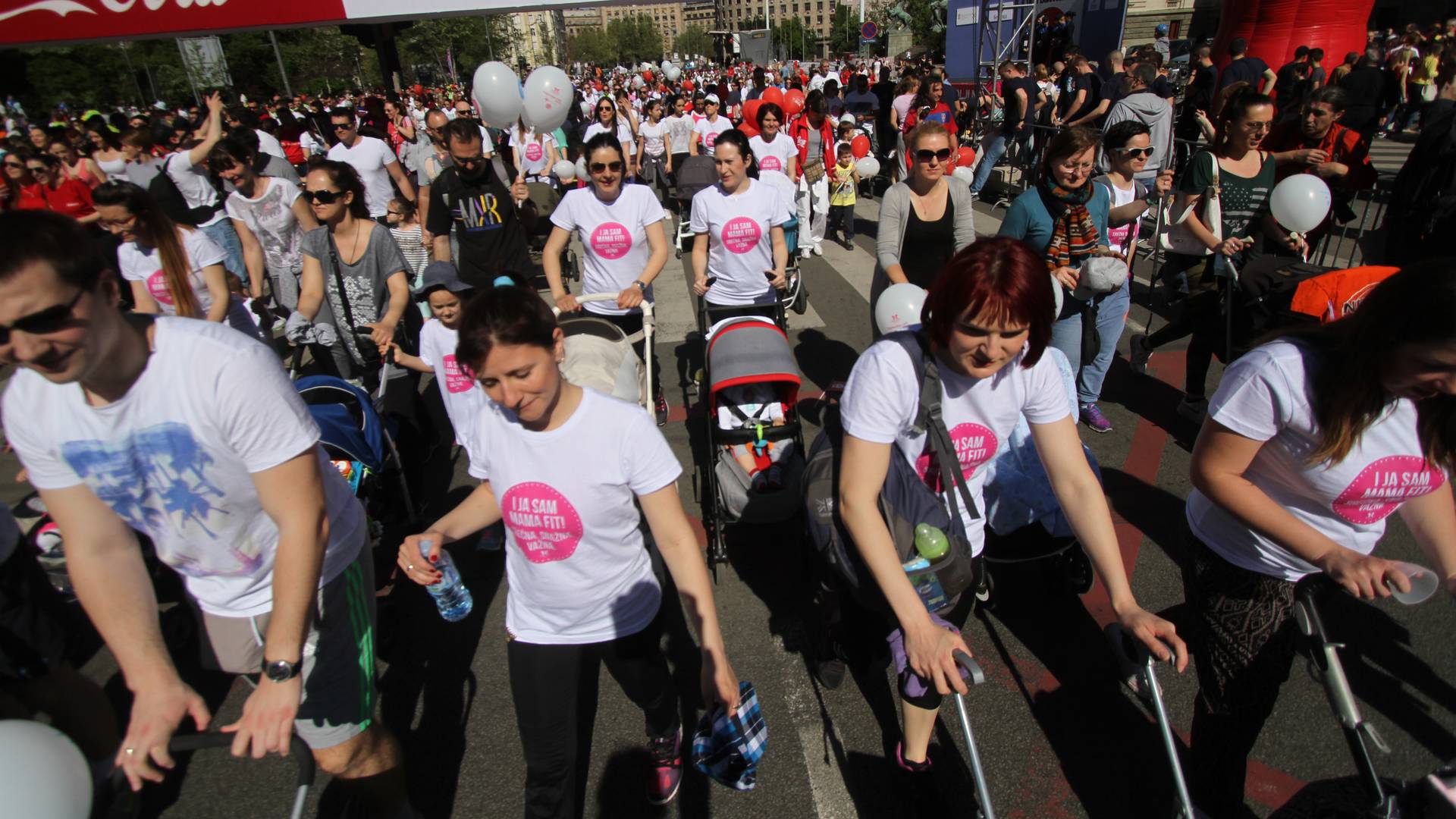 Mame s bebama trče na 30. Beogradskom maratonu