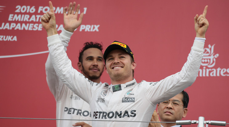 Nico Rosberg (elöl) végre kiléphet Lewis Hamilton árnyékából / Fotó: AFP