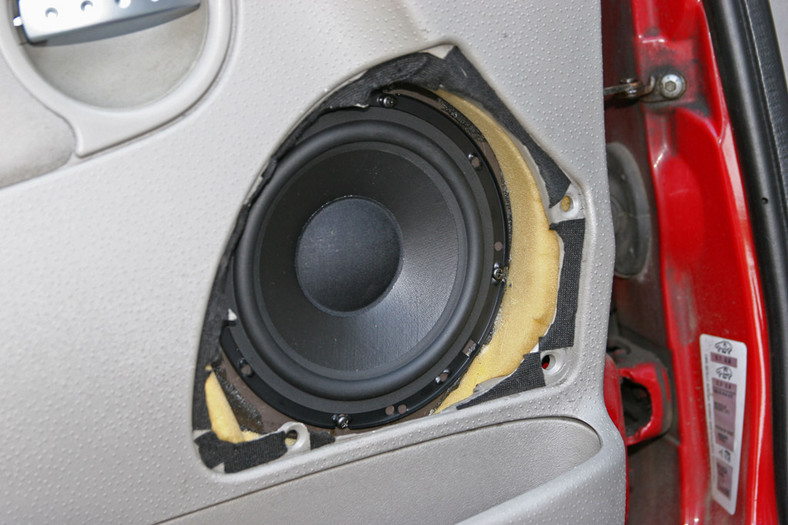 Jak wybrac głośniki do auta?