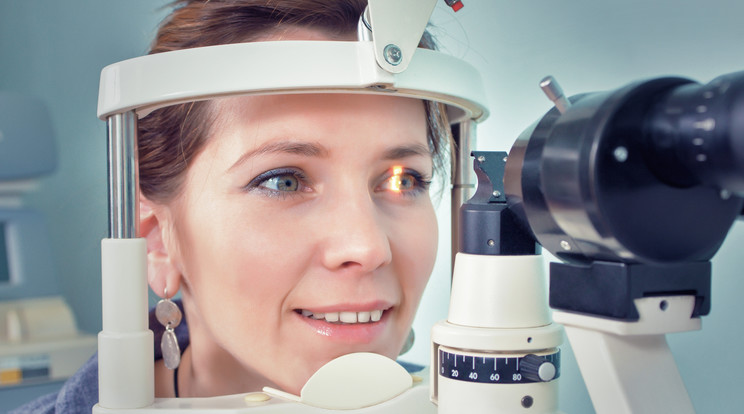 A szemészeti szűrővizsgálat rövid és fájdalmatlan, ne halogassuk /Fotó: Shutterstock