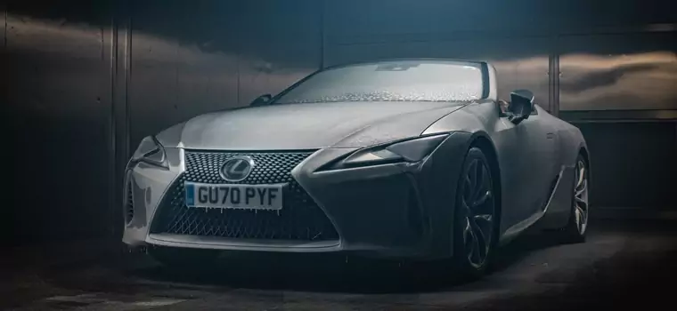 Kabriolet Lexus LC 500 zamknięty na 12 godzin w zamrażarce