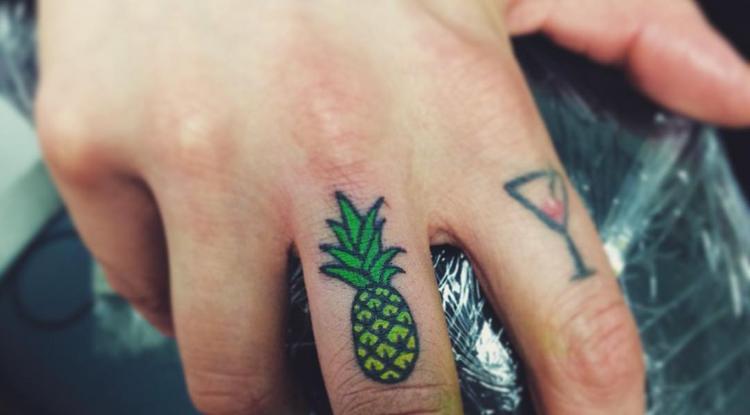Ananász tetoválás