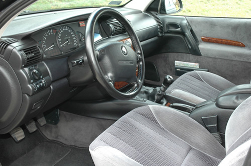 Opel Omega 2.0i - Prestiż poza zasięgiem