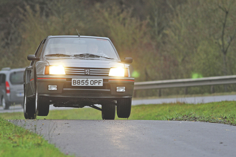 Peugeot 205 Turbo 16 - francuski potwór