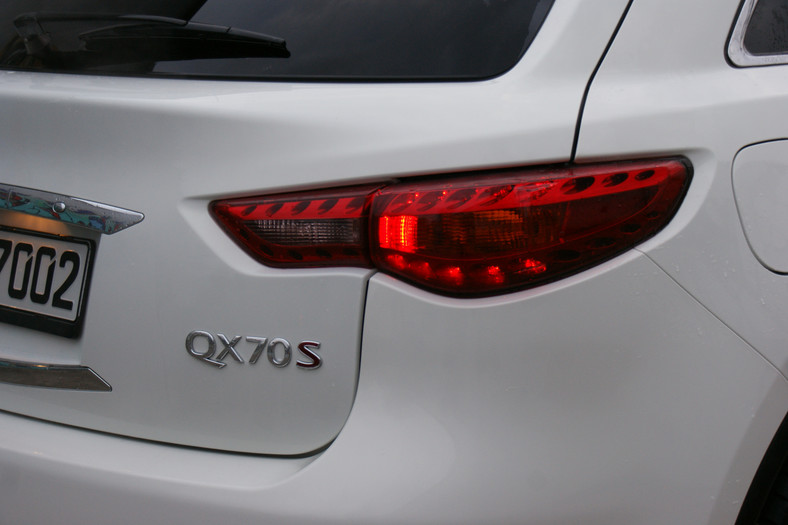 Infiniti QX70 S