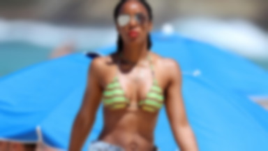 36-letnia Kelly Rowland dumnie paraduje po plaży w Australii