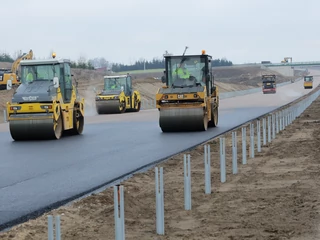 Obecnie koszt budowy 1 km autostrady i drogi ekspresowej wynosi ponad 36,25 mln zł brutto