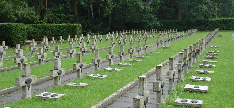 Największy cmentarz w Polsce istnieje od 1901 roku. W Europie wielkością ustępuje dwóm innym