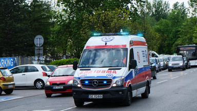 Szpitale otrzymały dwie pierwsze karetki kupione w ramach Małopolskiej Tarczy Antykryzysowej