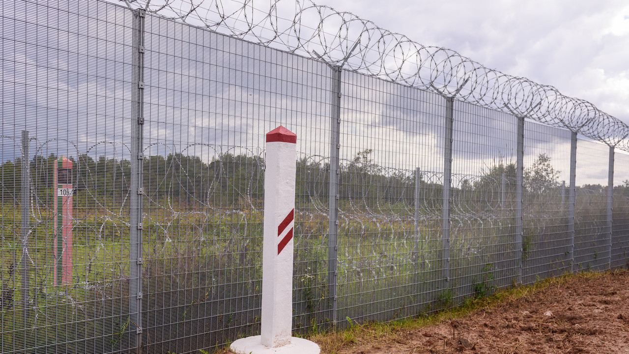 Łotwa buduje umocnienia na granicy z Rosją i Białorusią. Mają pomóc w starciach z czołgami