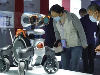 Prezentacja inteligentnego robota podczas World Industrial Design Conference 2020 w chińskim Yantai