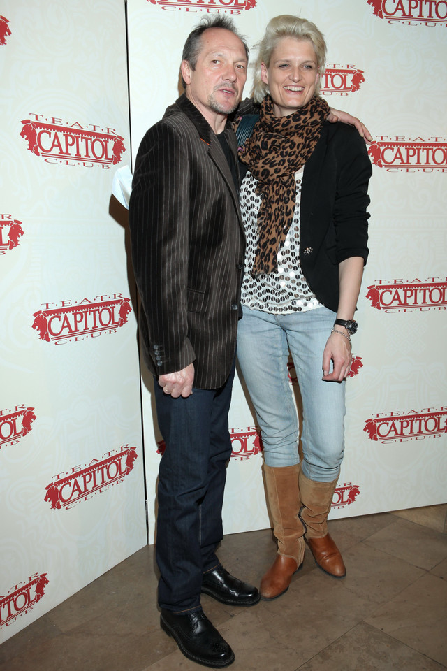 Tomasz Dedek z żoną Magdaleną na premierze "Drugiego rozdziału" w Teatrze Capitol