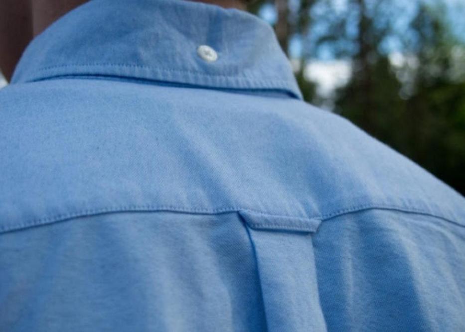 Sokakat meglep az ok: Ezért van egy apró hurok a legtöbb férfi ing hátán