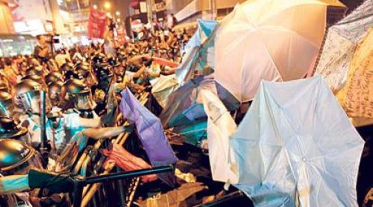 Negyedik hete tart az esernyős forradalom