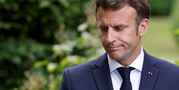 Macron się puszy, ale w kasie ma pustki. Pilnie potrzebuje 20 mld euro. Nowe podatki? Źle. Cięcia? Jeszcze gorzej