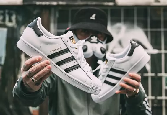 Ruszyła nasza aukcja na WOŚP. Możecie wylicytować maskę antysmogową z butów adidas Superstar