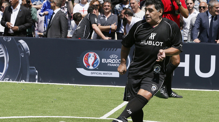 Maradona a mai napig varázslatosan bánik a labdával /Fotó: AFP