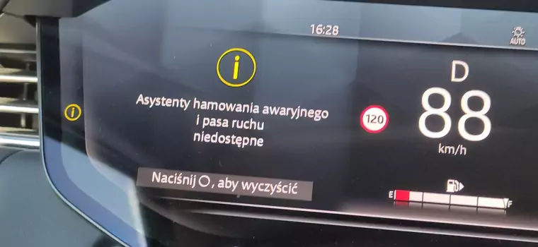 Nowoczesne systemy w takich warunkach bywają ślepe. Dlaczego zimą nie działają?