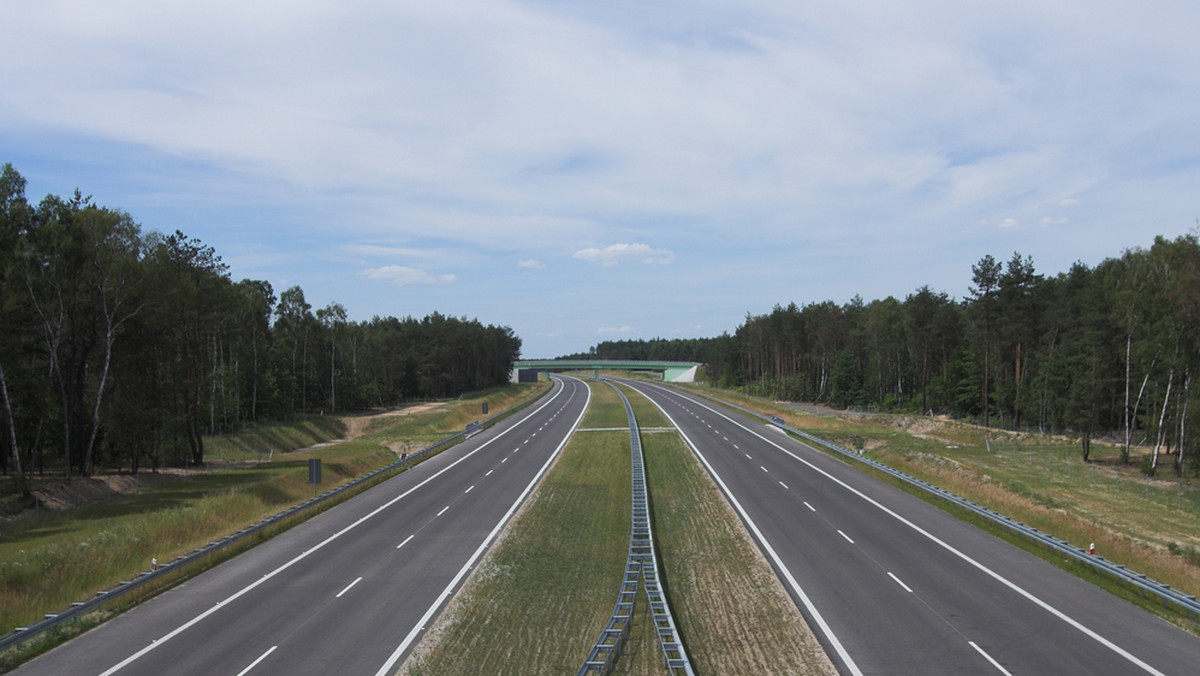 Od początku czerwca kierowcy aut osobowych będą mogli korzystać z systemu elektronicznego poboru opłat na odcinkach autostrad A2 Konin-Stryków i A4 Bielany Wrocławskie-Sośnica. Wcześniej z e-myta korzystały głównie ciężarówki.