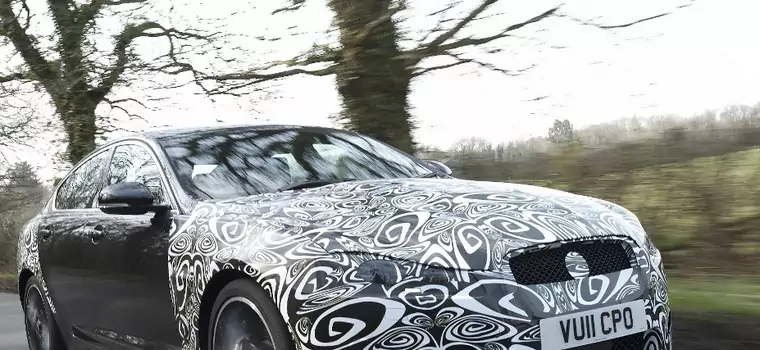 Odświeżony Jaguar XF z nowym Dieslem