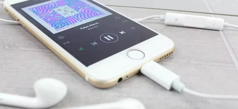 Słuchawki ze złączem Lightning dla iPhone'ów 7 pokazane na wideo