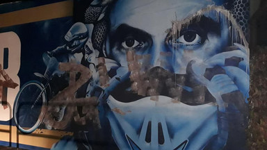 Policja szuka sprawców zniszczenia muralu z Gollobem