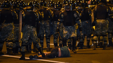 Zdjęcia z protestów na Białorusi. "Milicja staranowała ludzi"
