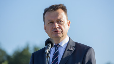 Mariusz Błaszczak polecił żołnierzom, by kupili wiązanki kwiatów