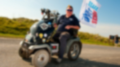 Wielka Brytania: emerytowany żołnierz bije rekord na wózku inwalidzkim