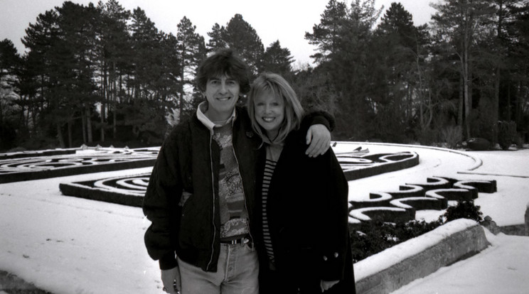 George Harrison Pattie Boyd kertjükben 1991 telén - Fotó Profimedia-Reddot