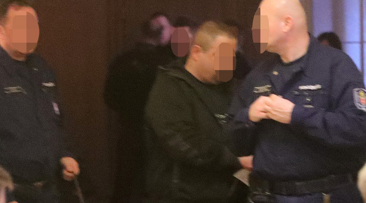 A rendőr  ittasan használta a szolgálati fegyverét, és többször rálőtt egy csepeli társasház gondnokára/ Fotó: Gy. Balázs Béla