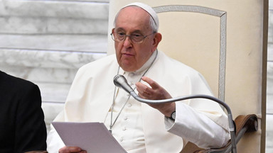 Krytyk papieża stracił posadę. "Nie do pogodzenia z nowym kursem"